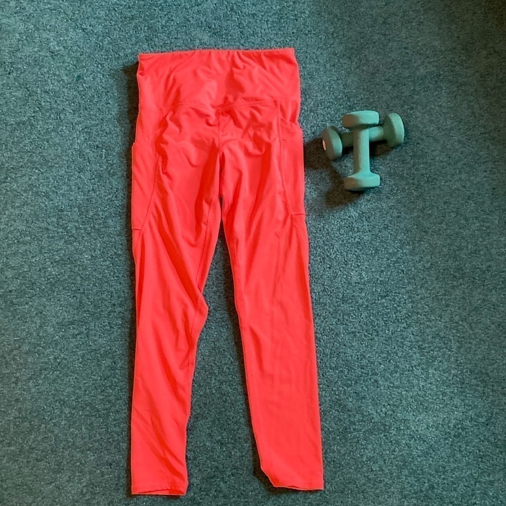 So Leggings. Pockets on sides. Size Medium
